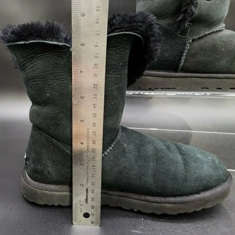 UGG Black Bailey Button‎ Women 7 Sheepskin Suede Winter Fur Boots Cozy Classic